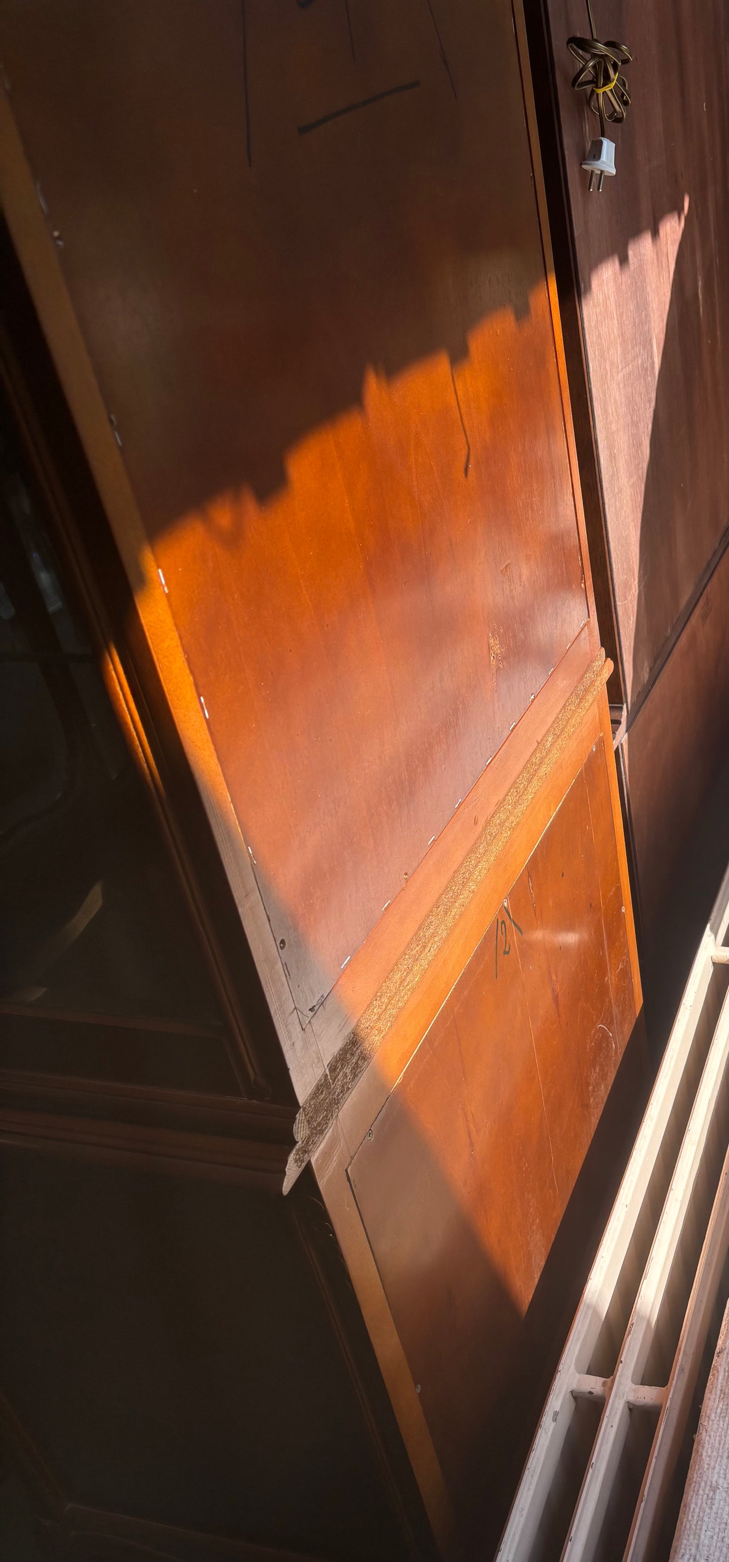 Kruunukaluste virtiinikaappi