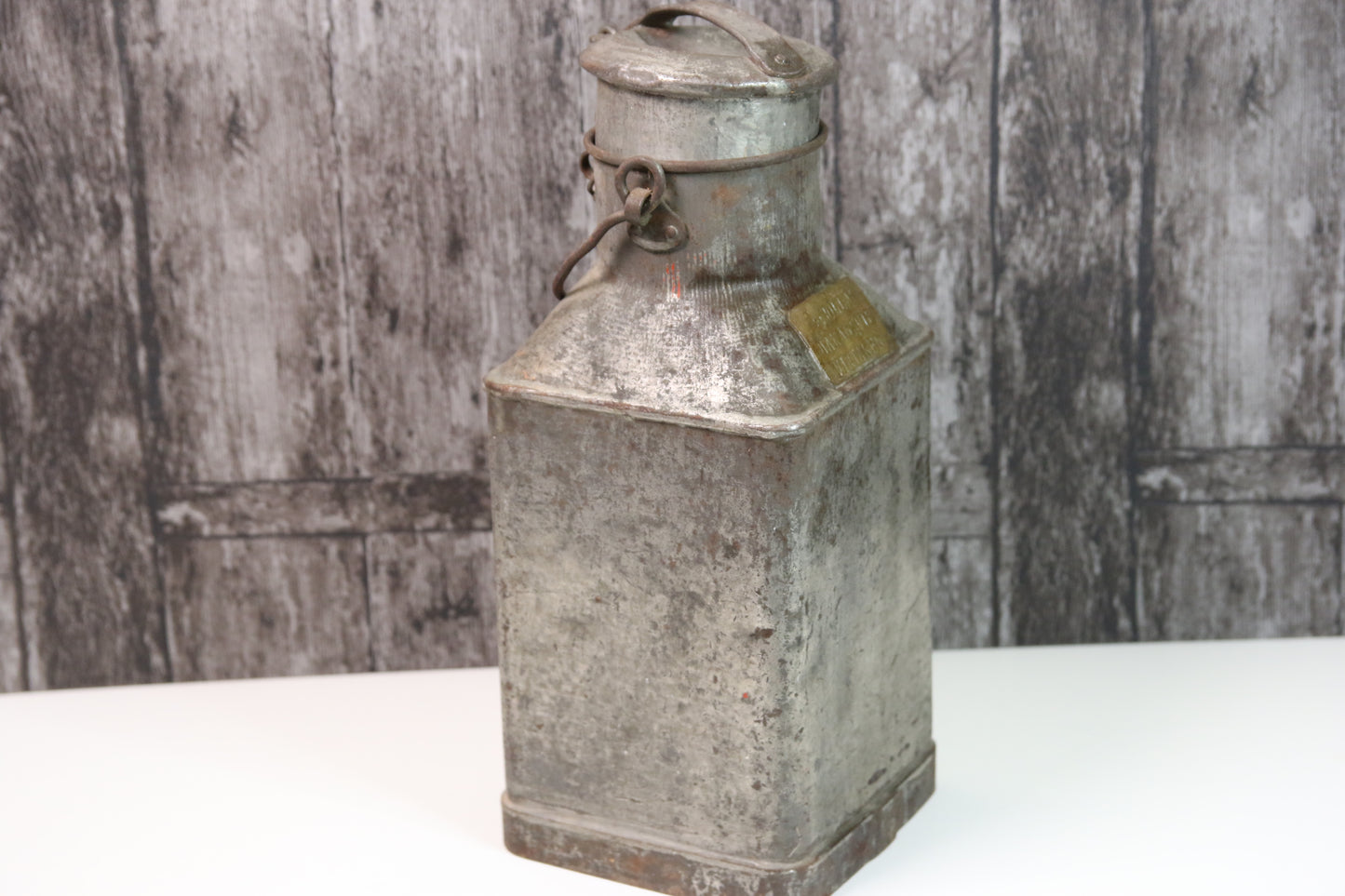 Laivan/veneen vanha vesikanisteri