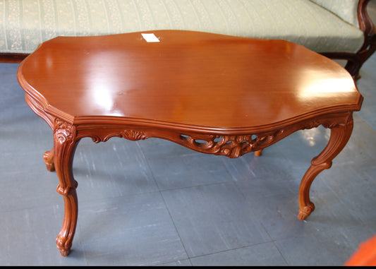 Rokokootyylinen sohvapöytä