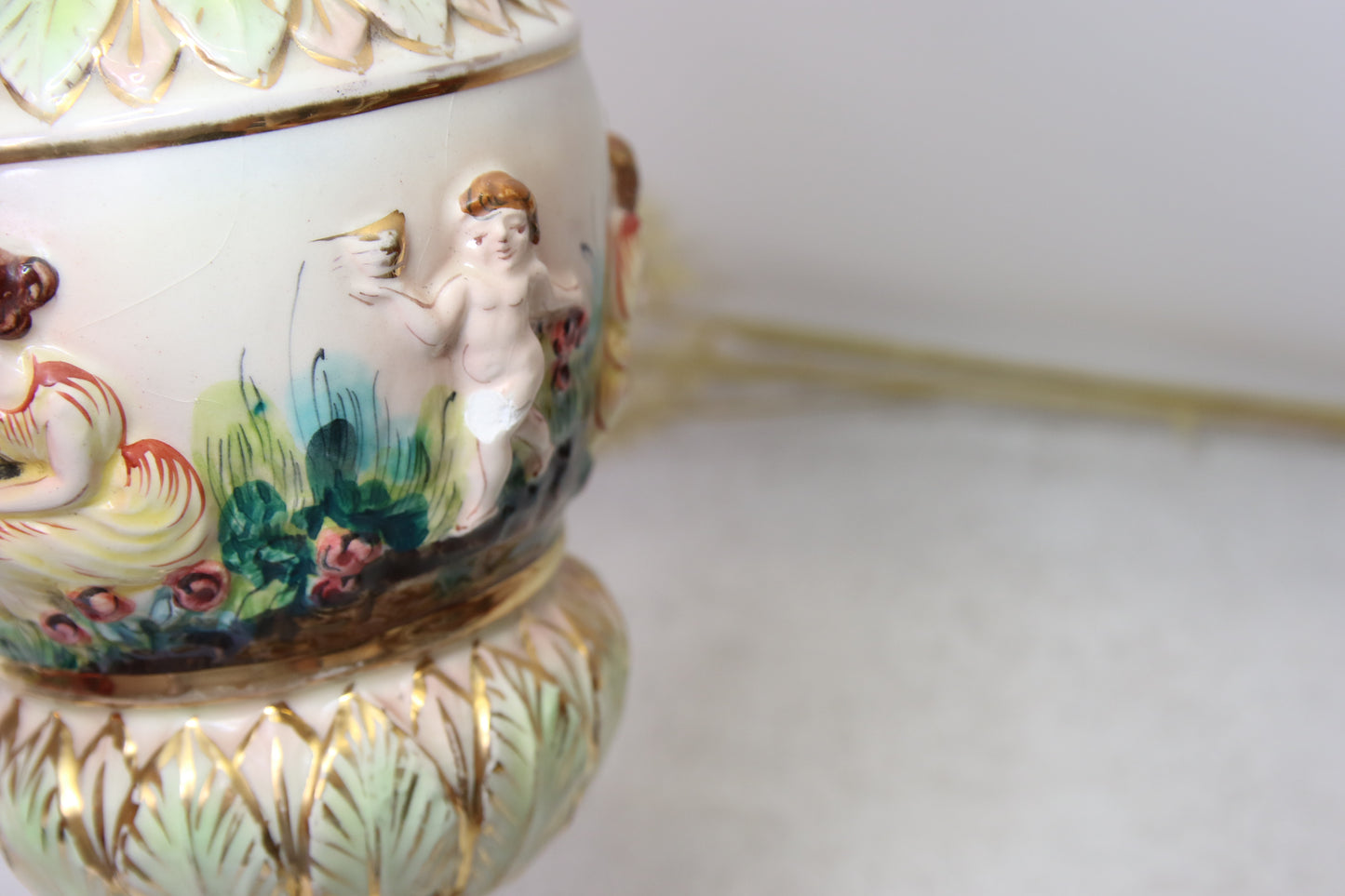 Vintage Capodimonte posliinikannu