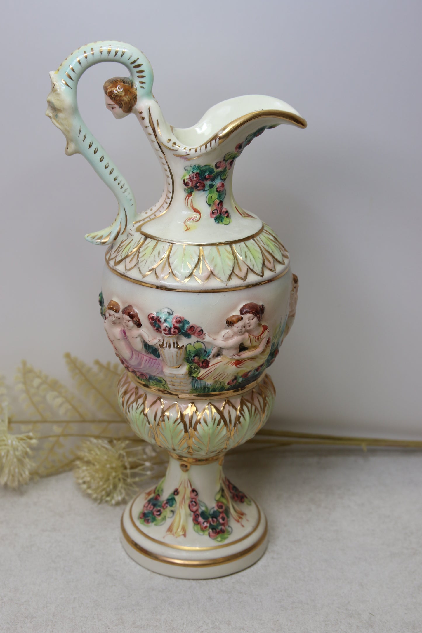 Vintage Capodimonte posliinikannu
