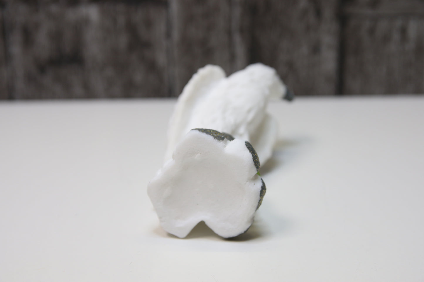 Kotka figuuri valkoinen