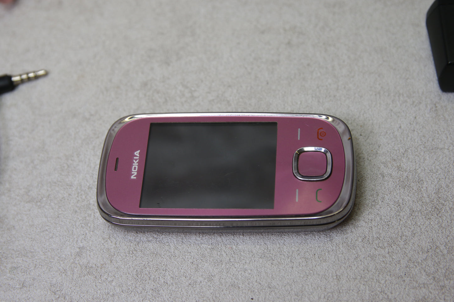 Nokia 7230 matkapuhelin