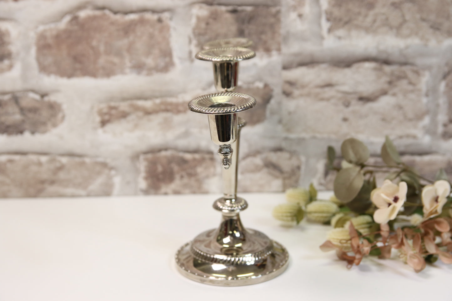 Metallinen kynttelikkö