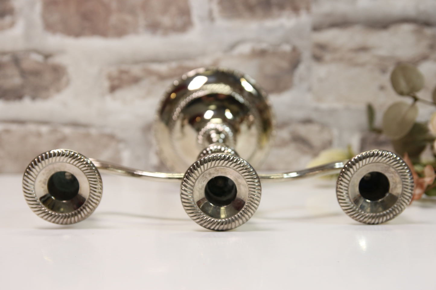 Metallinen kynttelikkö