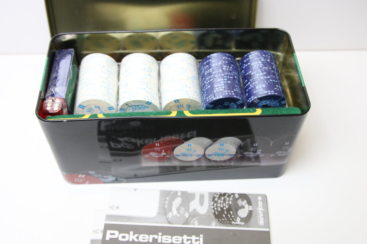 Pokerisetti metallilaatikossa uusi