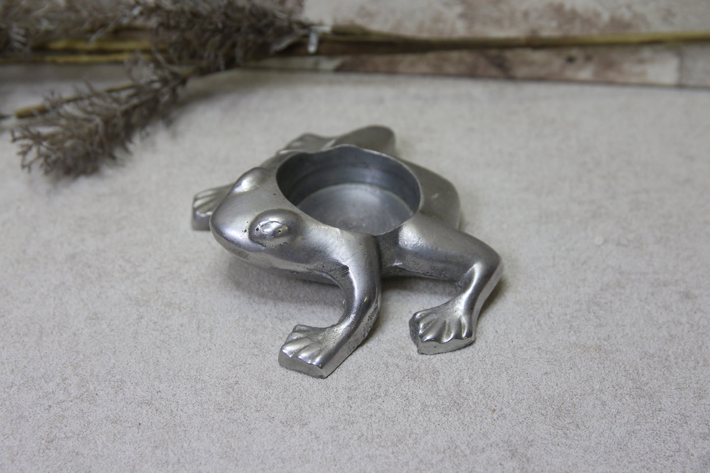 Sammakko kynttilätuikku