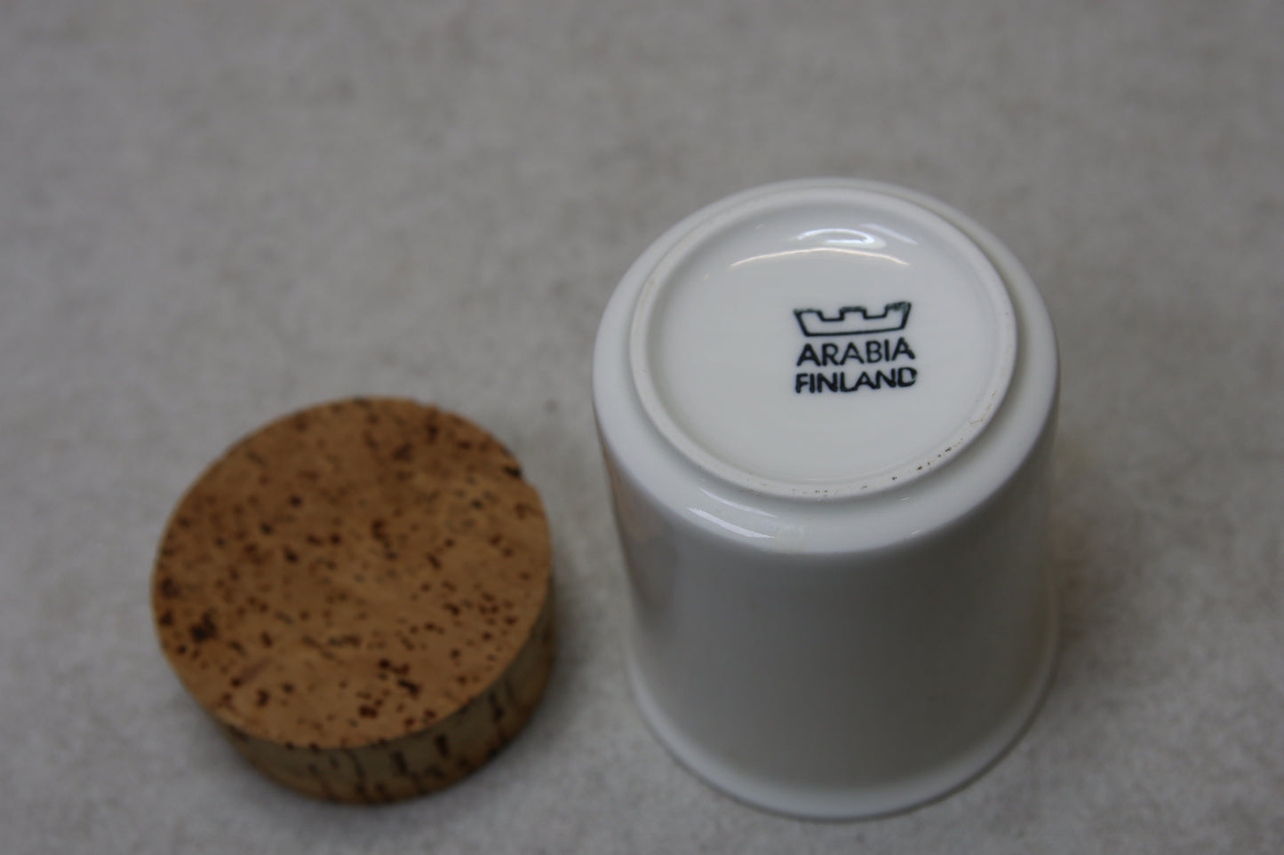 Arabia Sinivalkoinen keittiö Valkopippuri purkki Raija Uosikkinen