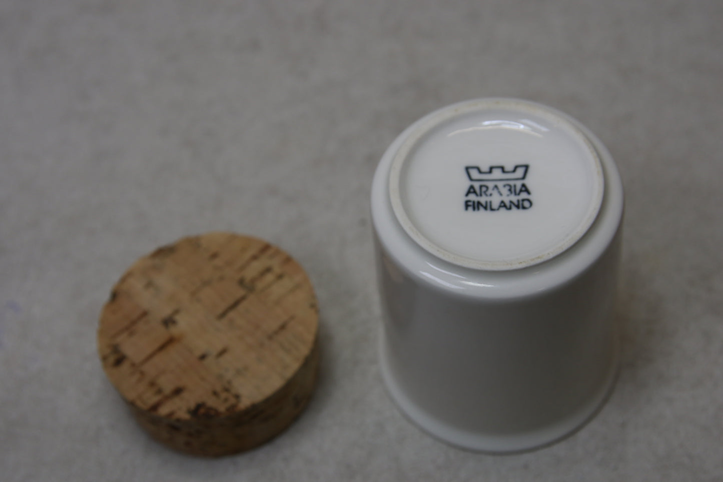 Arabia Sinivalkoinen keittiö Sinappi purkki Raija Usikkinen