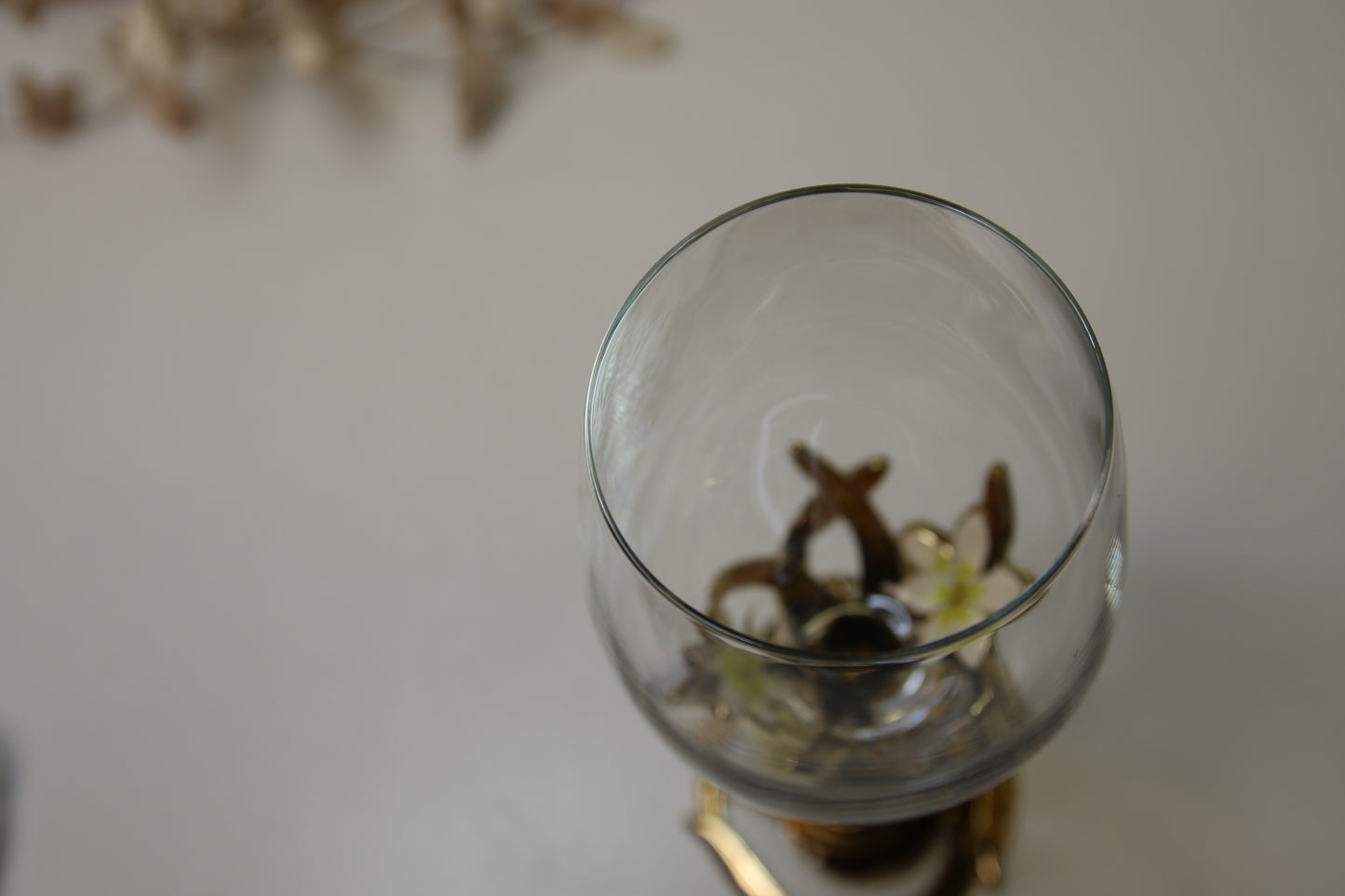 Valkovuokko Punaviinilasi Timo Kyllönen