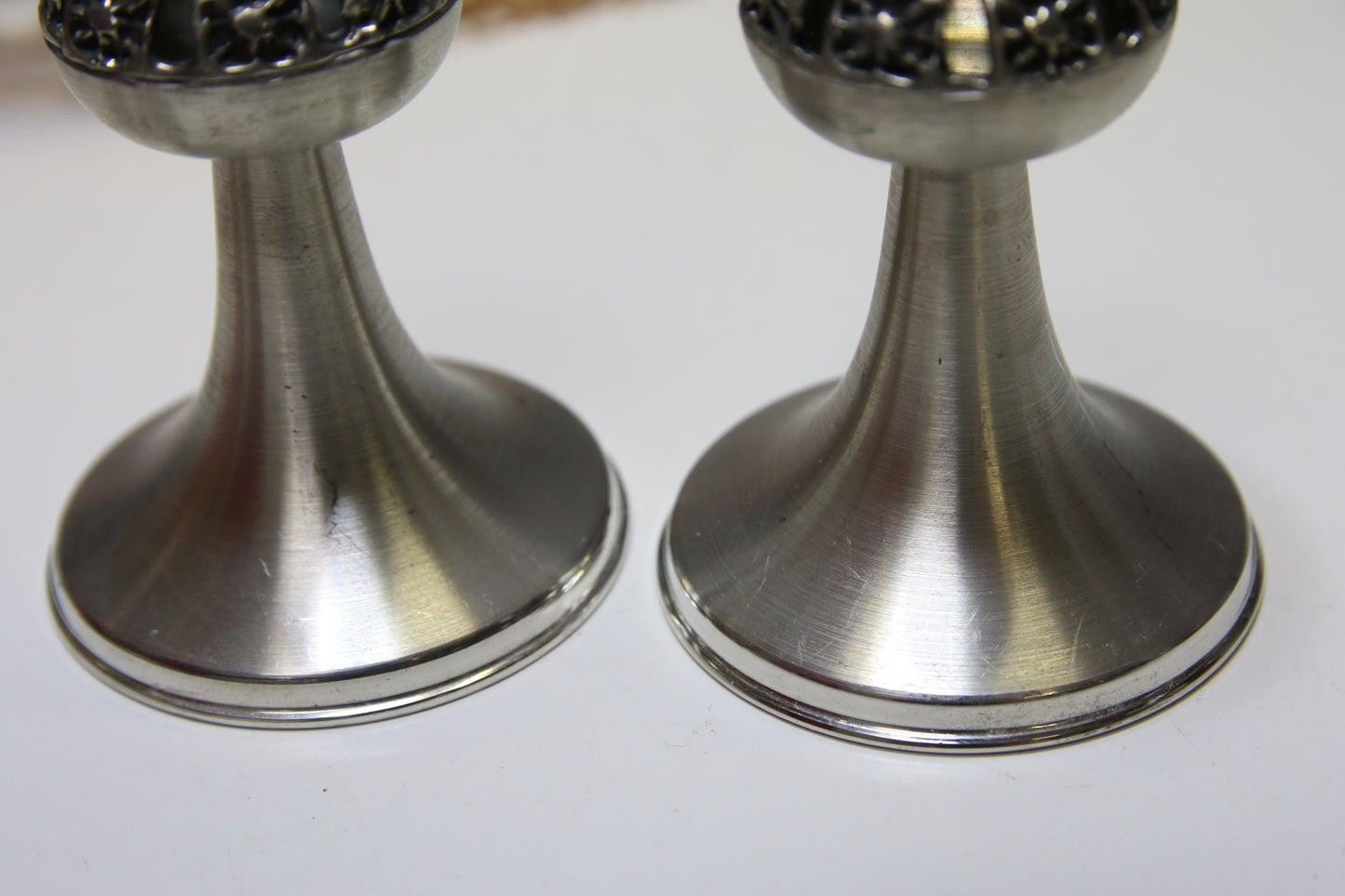 Turun Hopea Pitsi tina kynttilänjalat 2kpl + mansetit Pentti Sarpaneva