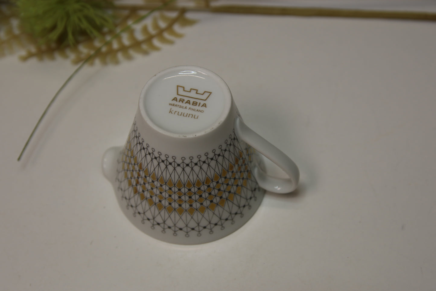 Arabia Kruunu kermakko, Raija Uosikkinen