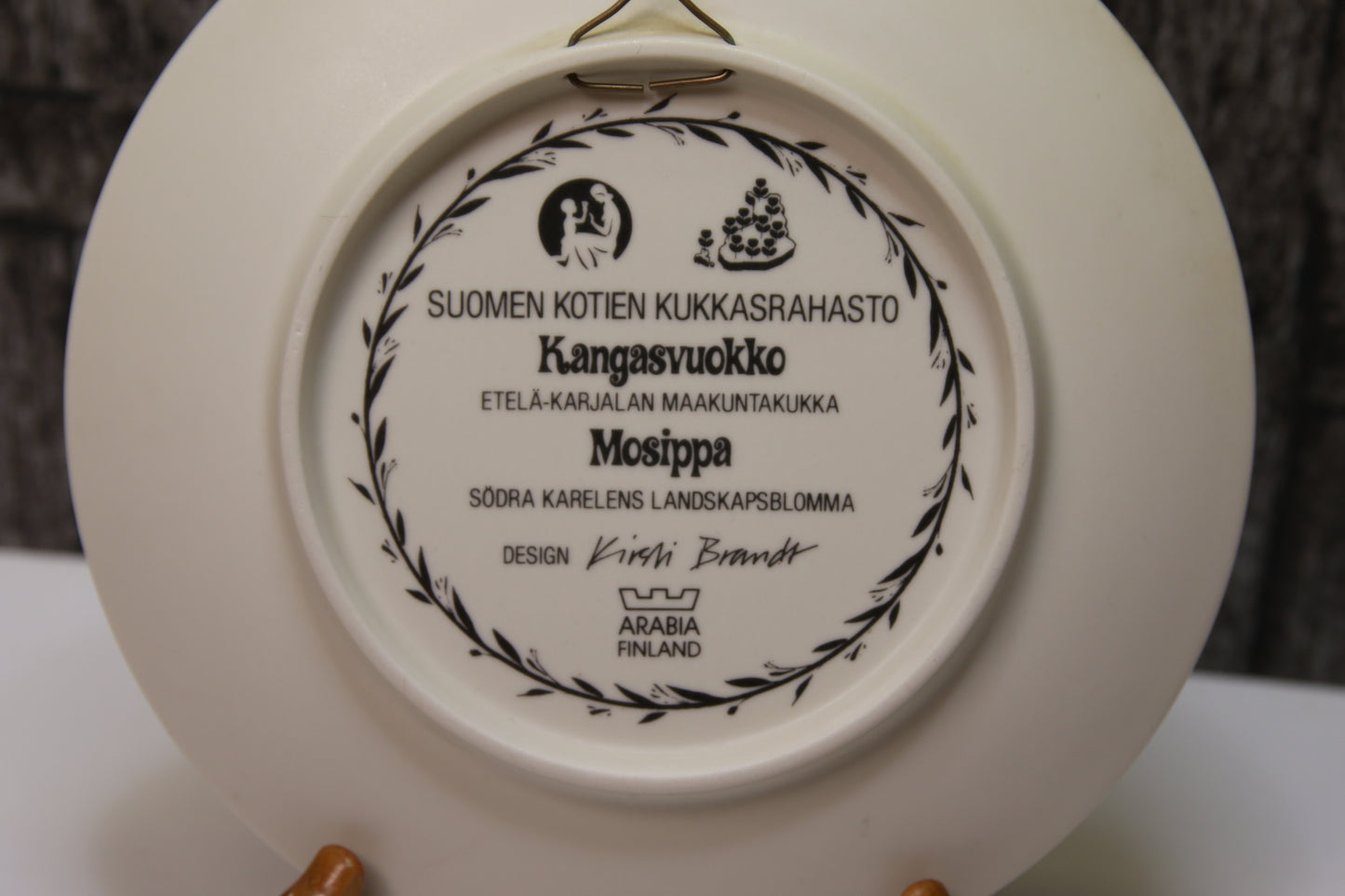 Arabia Kangasvuokko seinälautanen Kirsi Brandt
