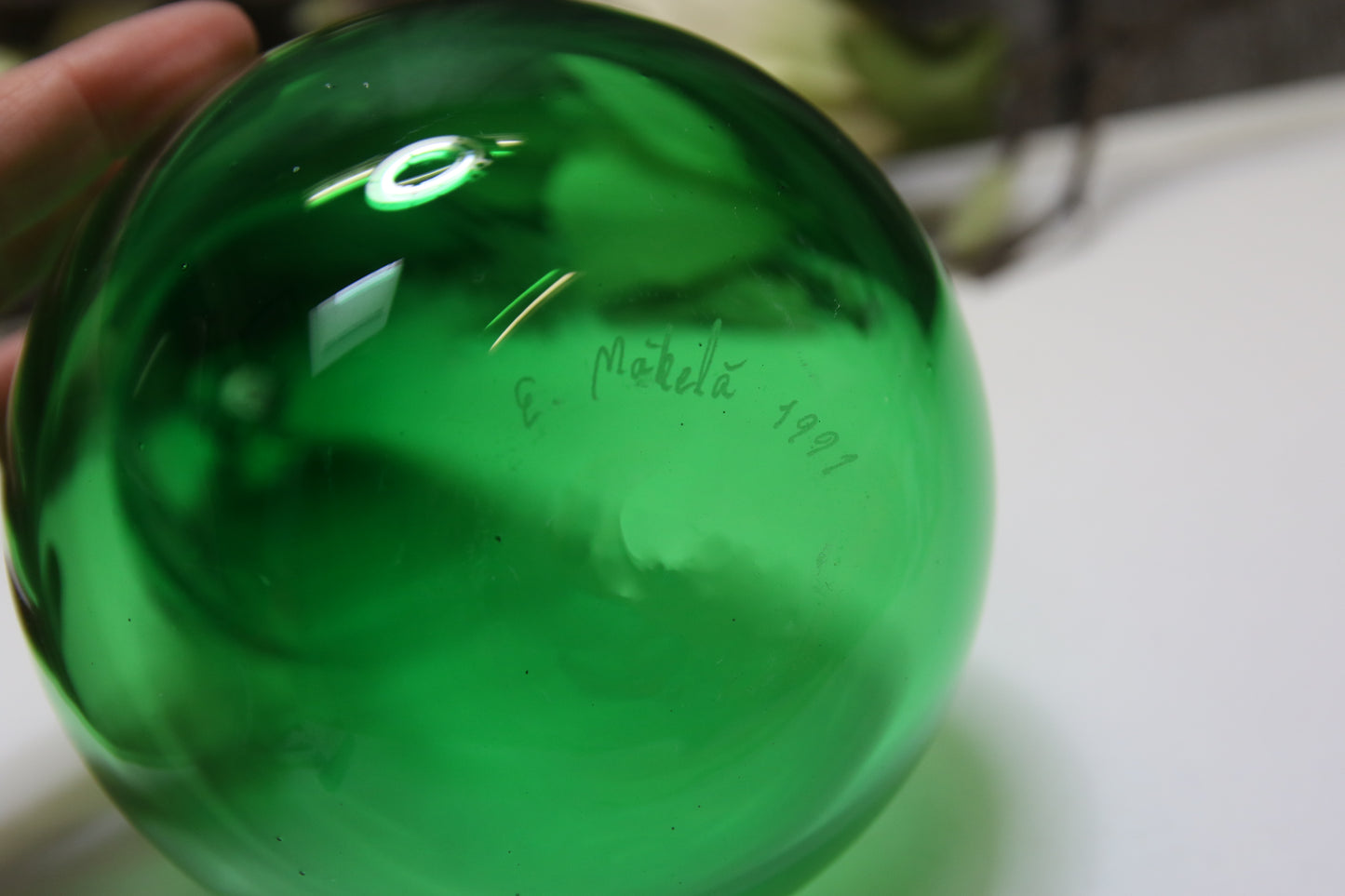 Iso lasihedelmä signeerattu