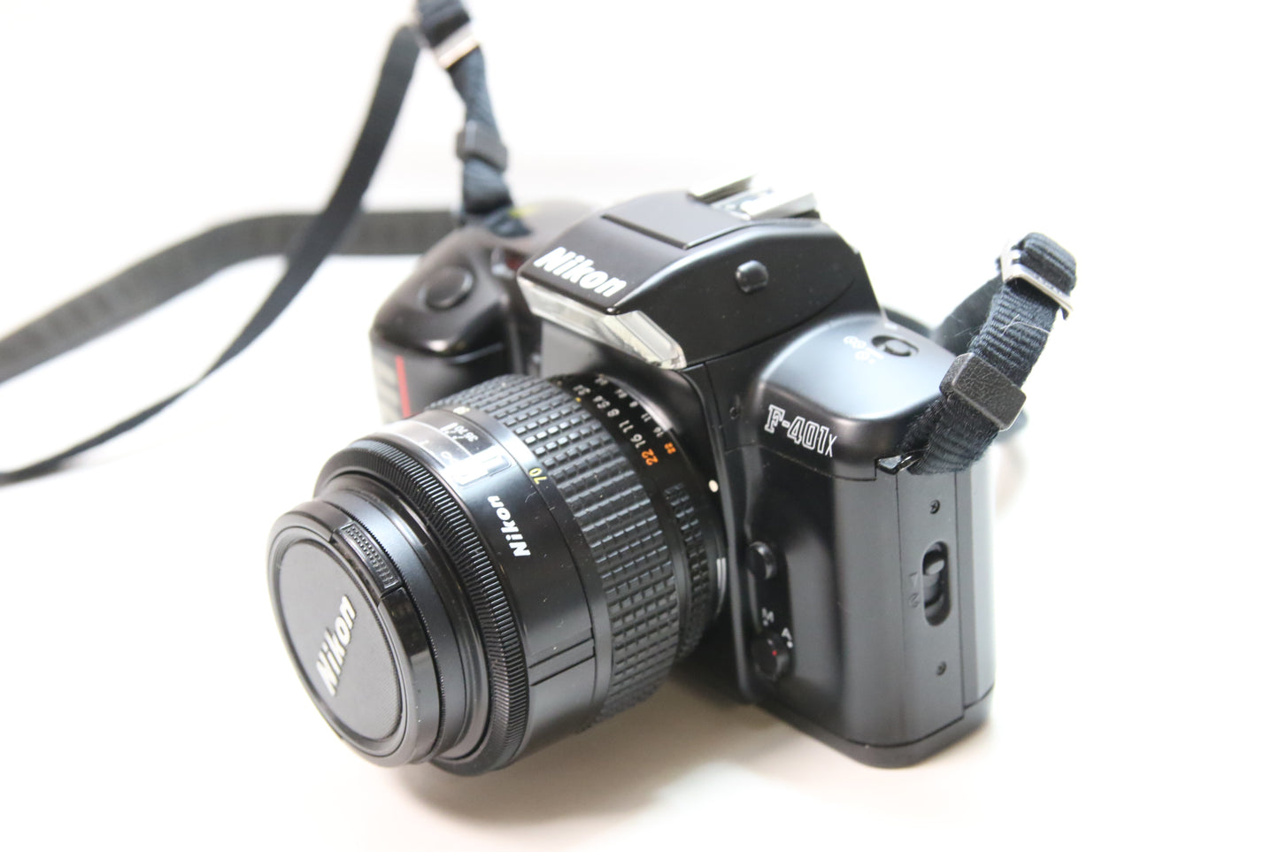 Nikon F-401X Filmijärjestelmäkamera