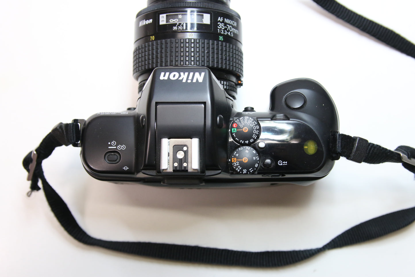 Nikon F-401X Filmijärjestelmäkamera