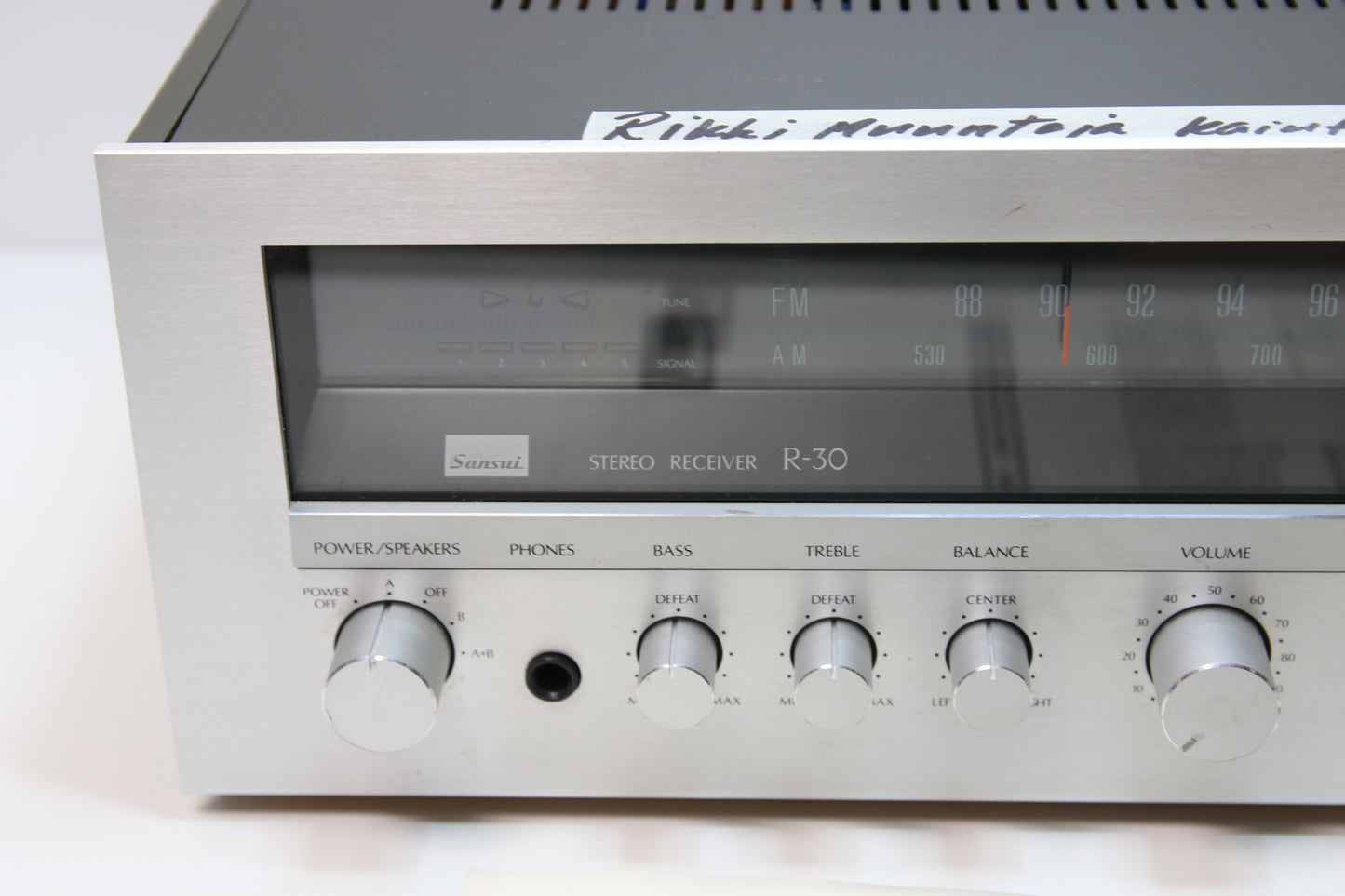 Sansui R30 Vahvistin Viallinen