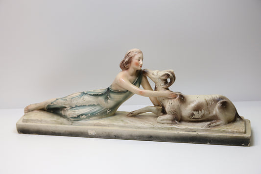 Nainen ja vuohi Patsas