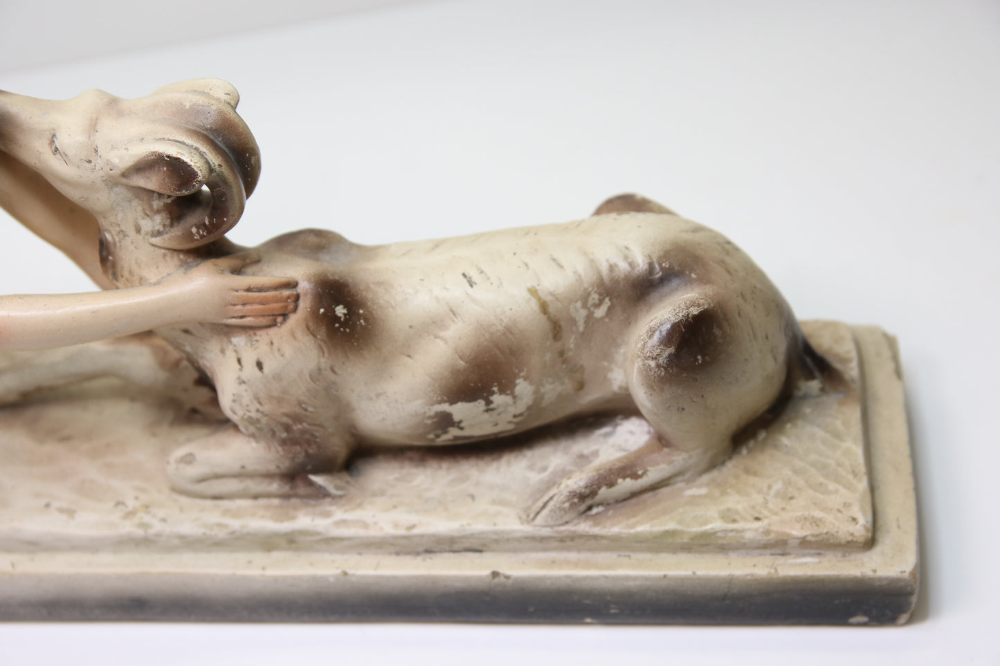 Nainen ja vuohi Patsas