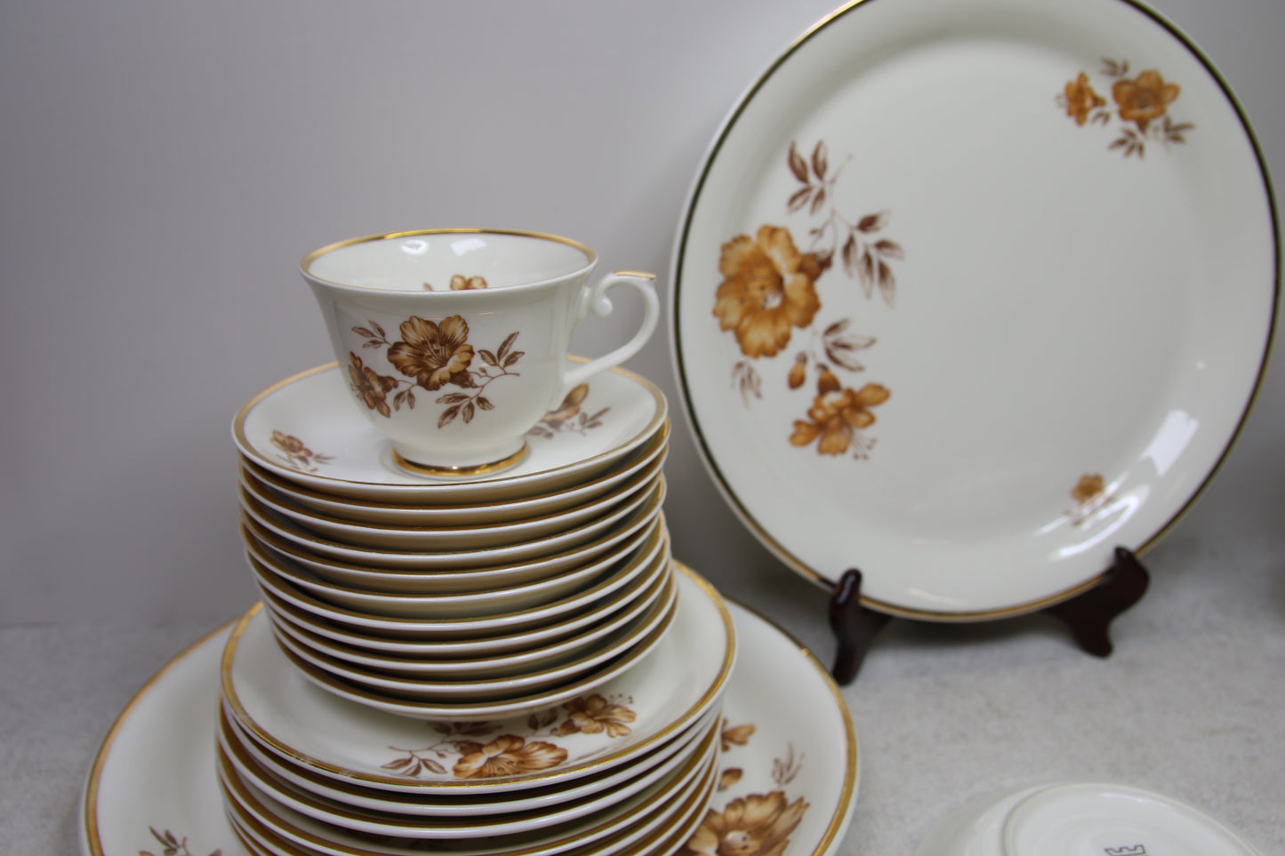 Arabia Myrna kahvikalusto 32 osaa Olga Osol