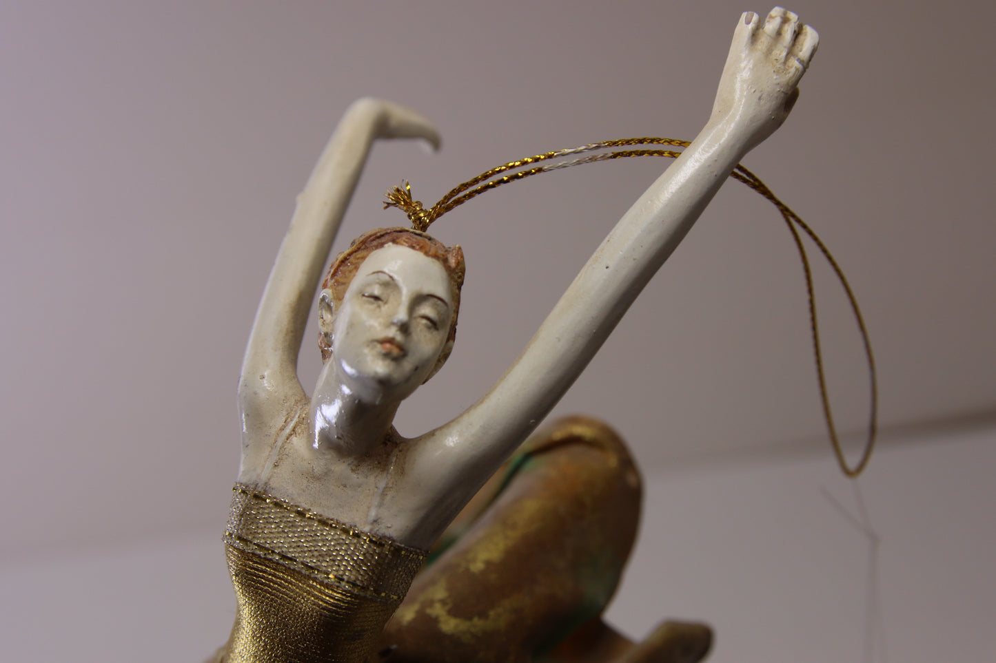 Puinen ballerina nukke