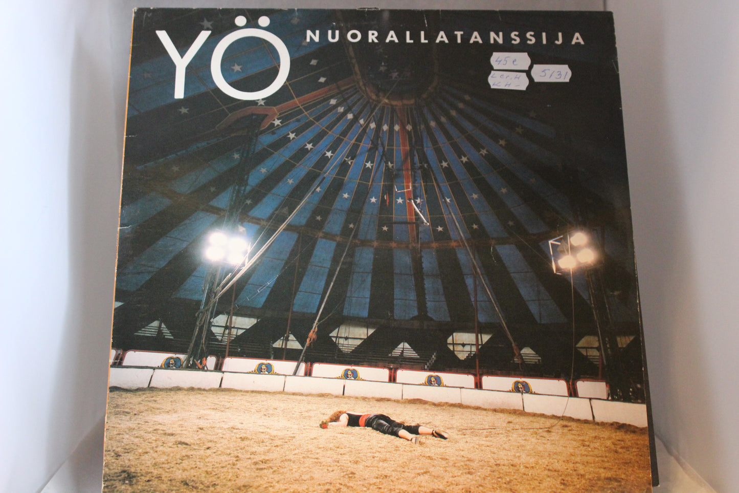 Yö Nuoralla tanssija lp-levy