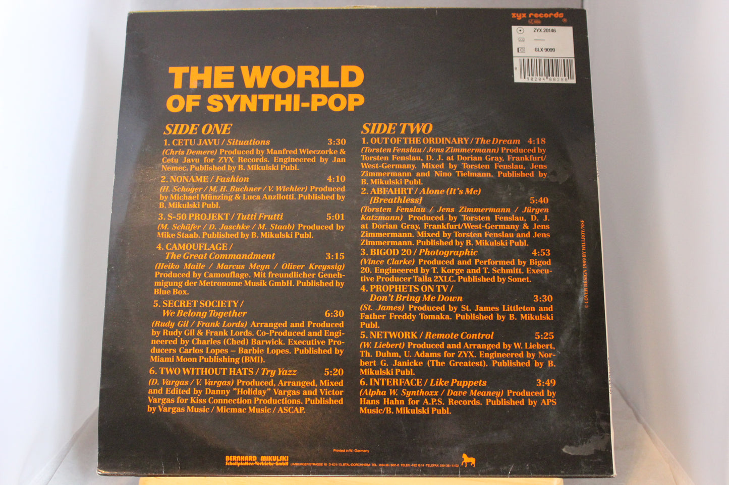 The world of synthi-pop eri esittäjiä lp-levy