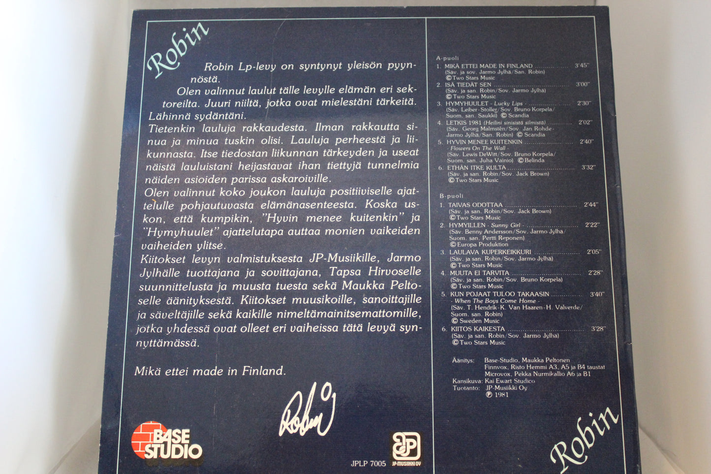 Robin lp-levy