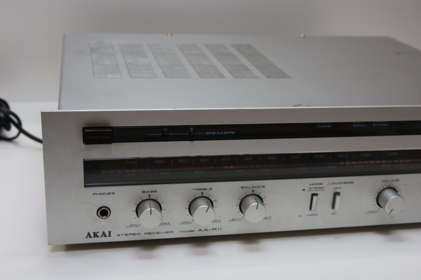 Akai AA - R 11 Viritinvahvistin - Asadon AarteetVahvistimet