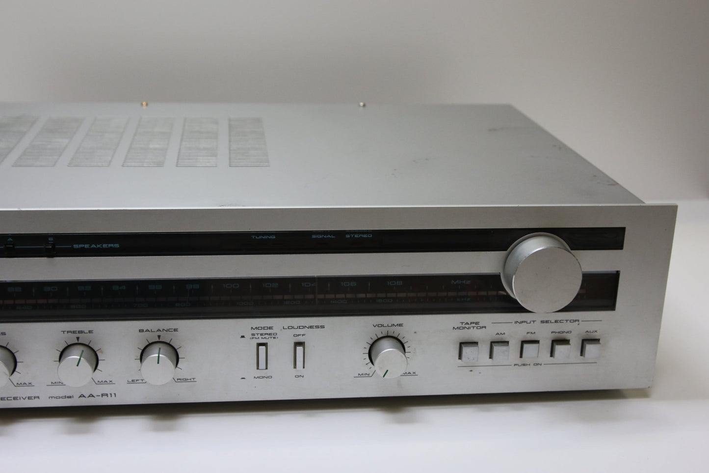 Akai AA - R 11 Viritinvahvistin - Asadon AarteetVahvistimet