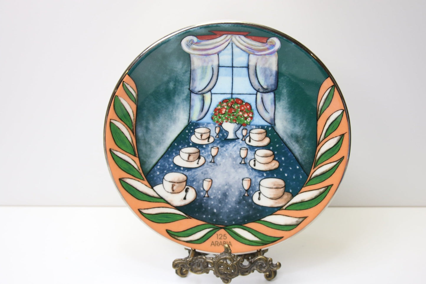 Arabia 125 vuotta Kauneutta etsimässä seinälautanen Heljä Liukko - Sundström - Asadon AarteetSeinälautaset