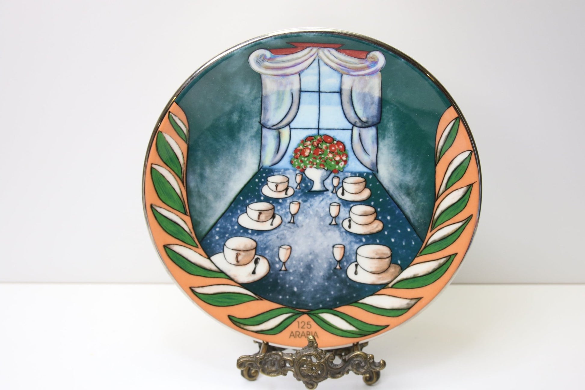 Arabia 125 vuotta Kauneutta etsimässä seinälautanen Heljä Liukko - Sundström - Asadon AarteetSeinälautaset