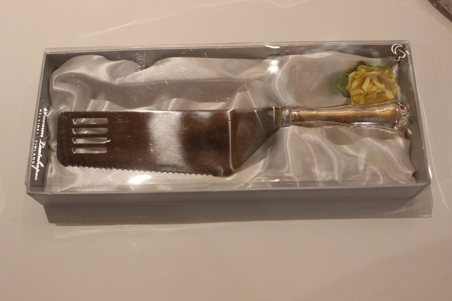 Chippendale Hopea voileipäkakkuotin - Asadon AarteetHopeat