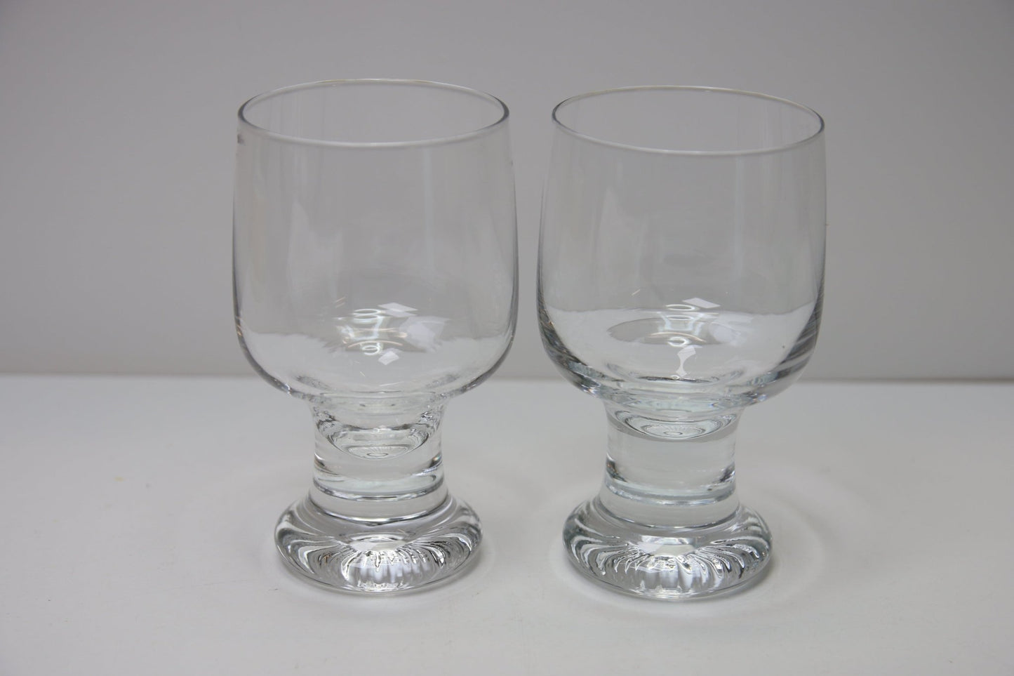 Iittala Joiku Punaviinilasi 135mm Tapio Wirkkala - Asadon AarteetJalalliset lasit