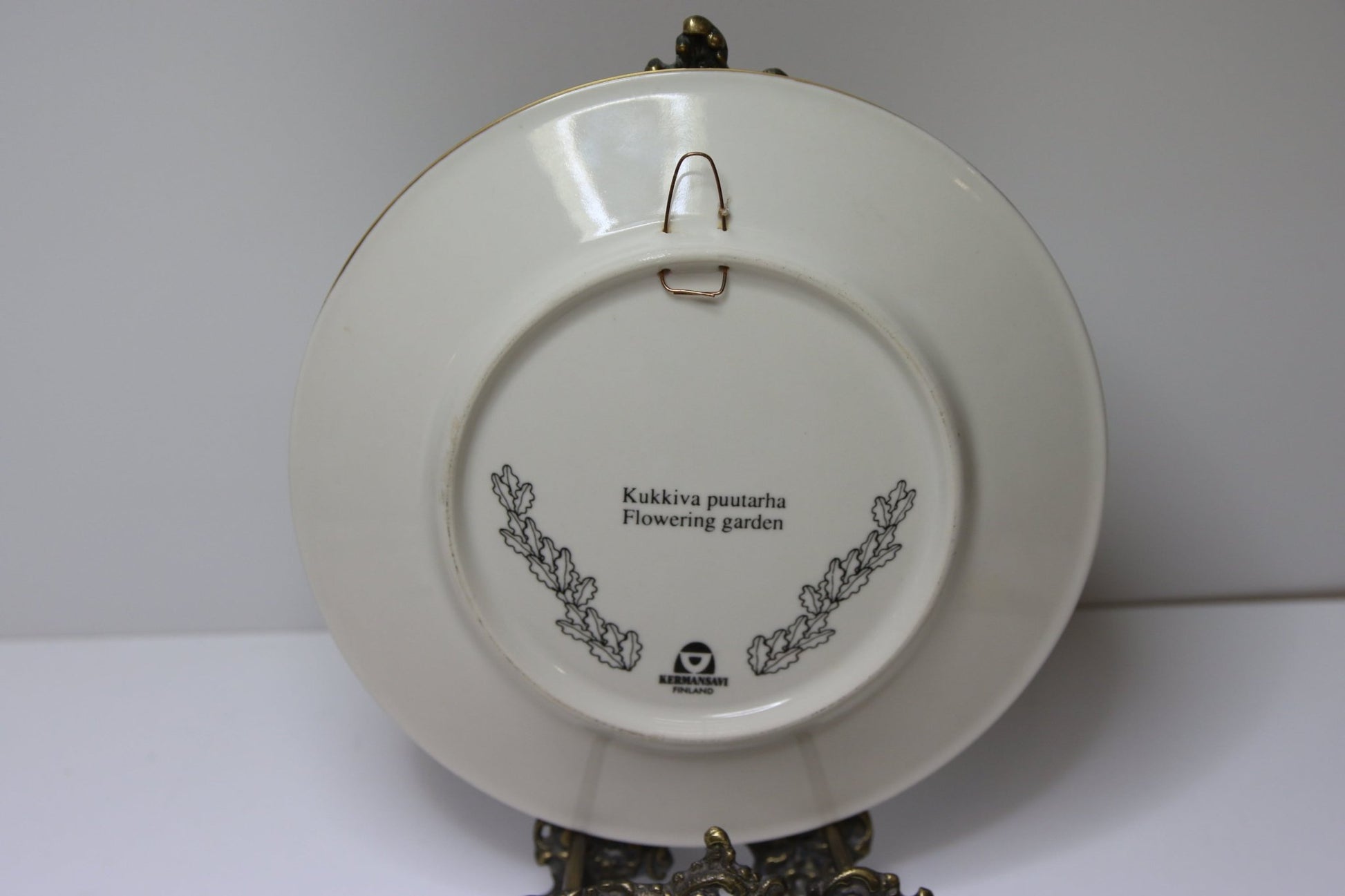 Kerman Savi Kukkiva puutarha seinälautanen - Asadon AarteetSeinälautaset