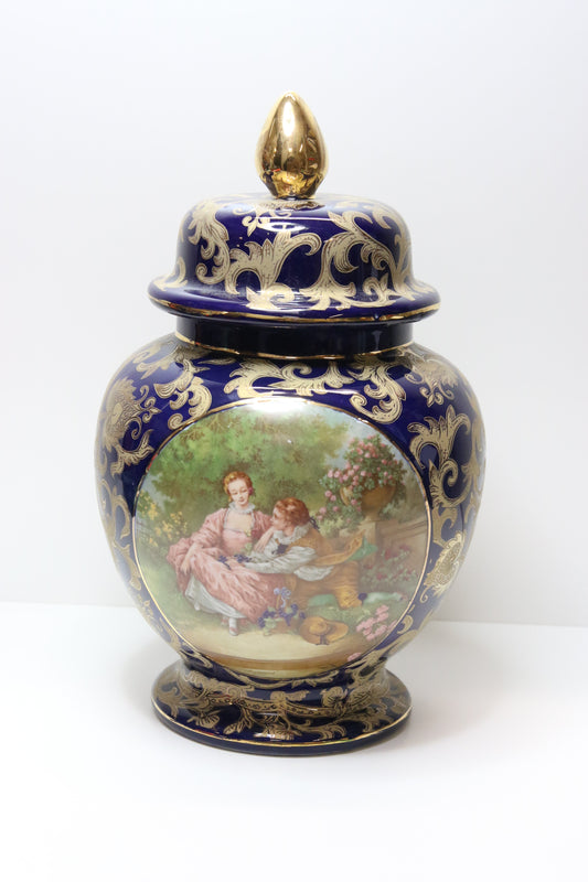 Rokokoo aiheinen Uurna