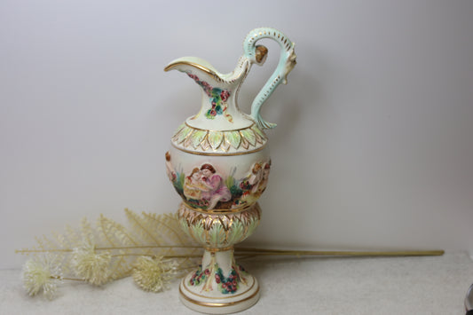 Vintage Capodimonte posliinikannu