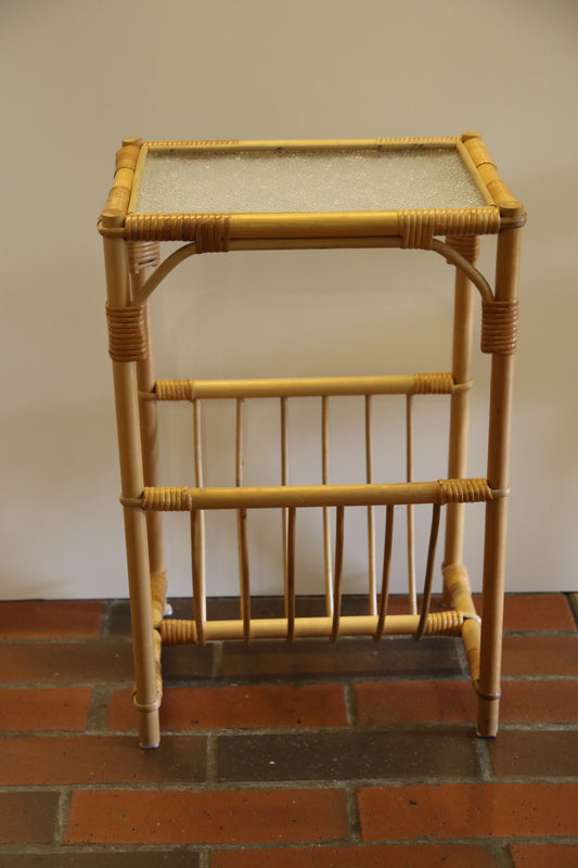 Rottinkipöytä/ lehtiteline