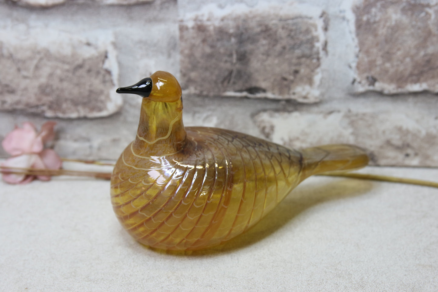 Iittala Karjalan Kultakäkönen lasilintu Oiva Toikka