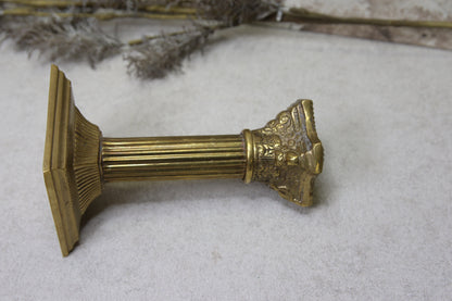 Antiikkinen messinki kynttilänjalka