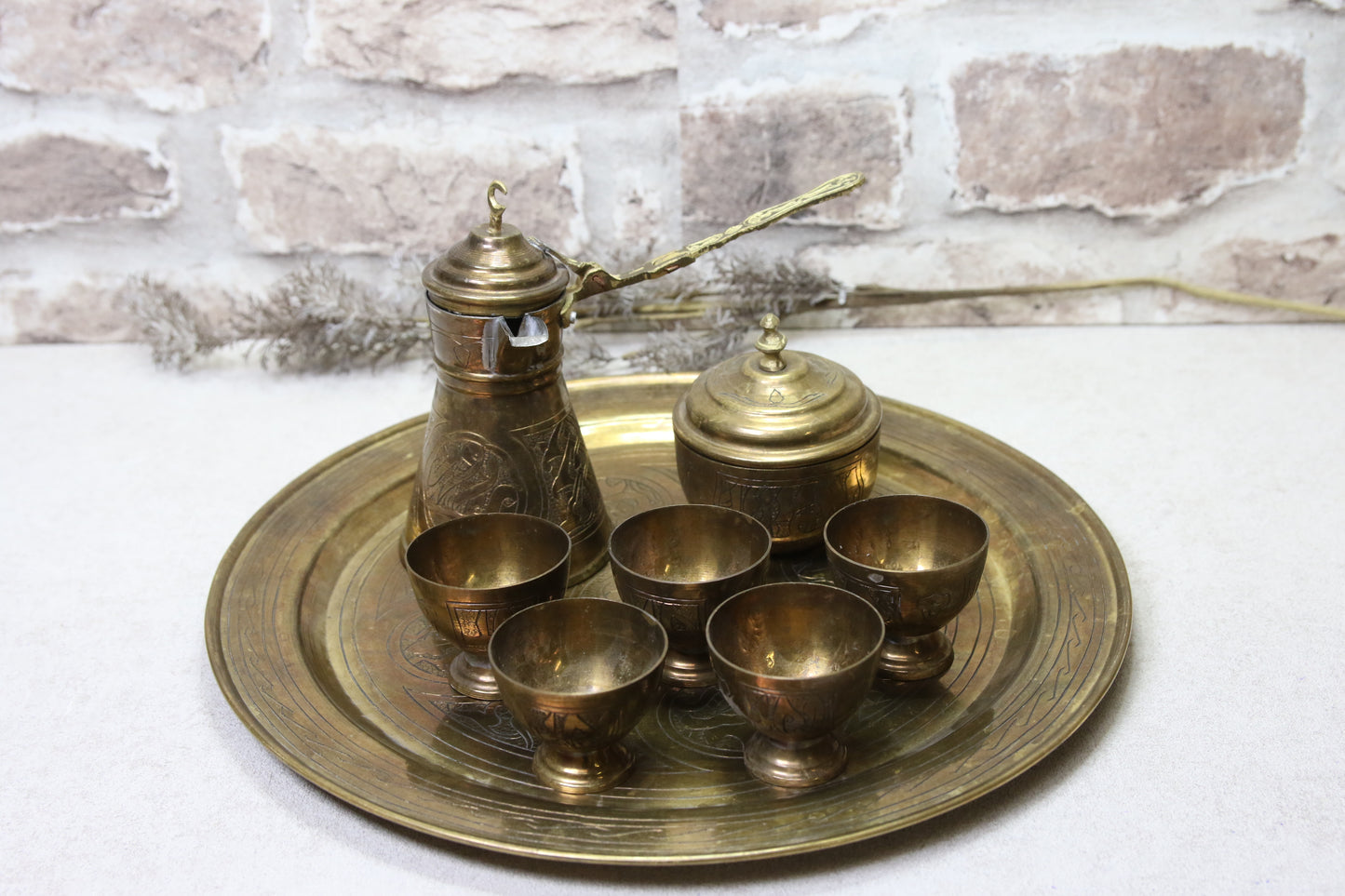 Arabialainen Kahvisetti messinki aluslautasella