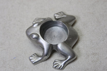 Sammakko kynttilätuikku