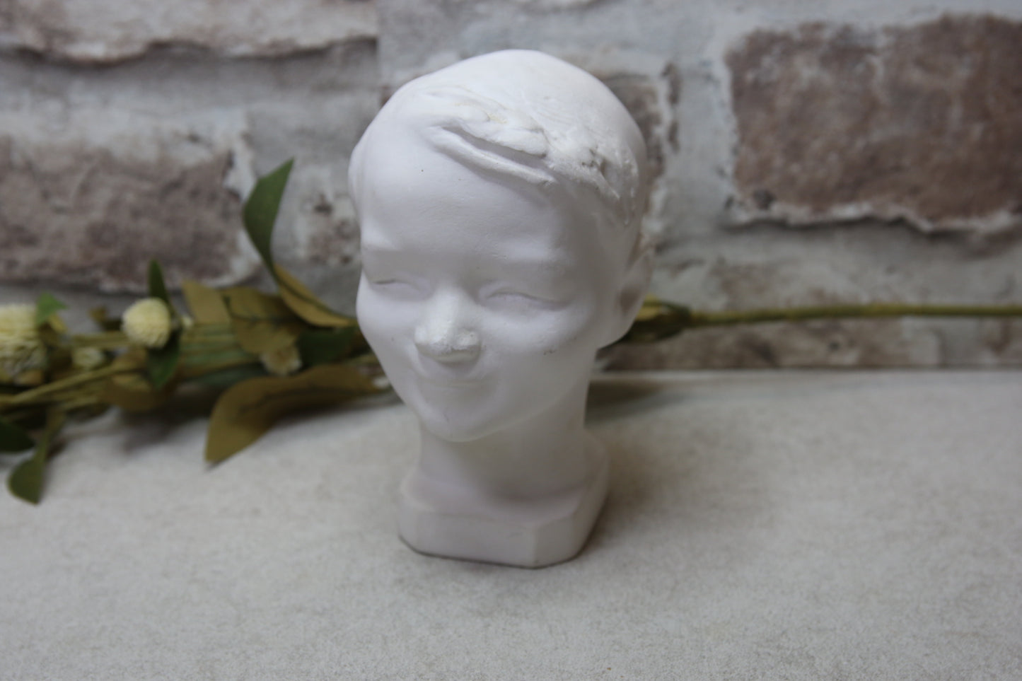 Hymypoika patsas vuodelta 1953 Heikki Nieminen