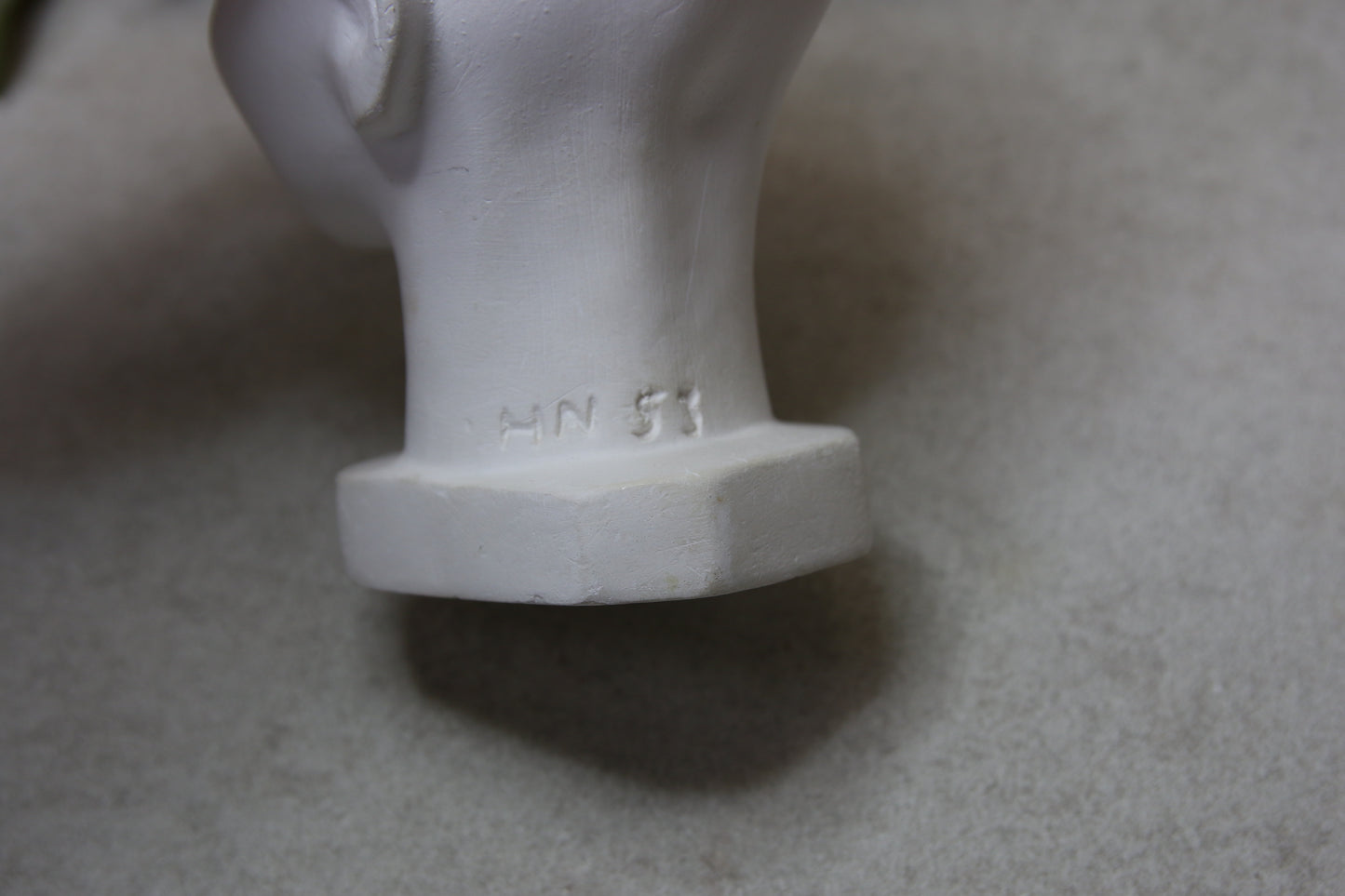 Hymypoika patsas vuodelta 1953 Heikki Nieminen