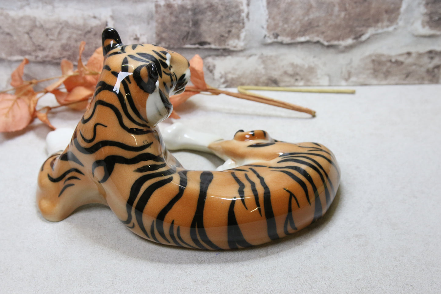 Lomonosov Iso Tiikeri figuuri