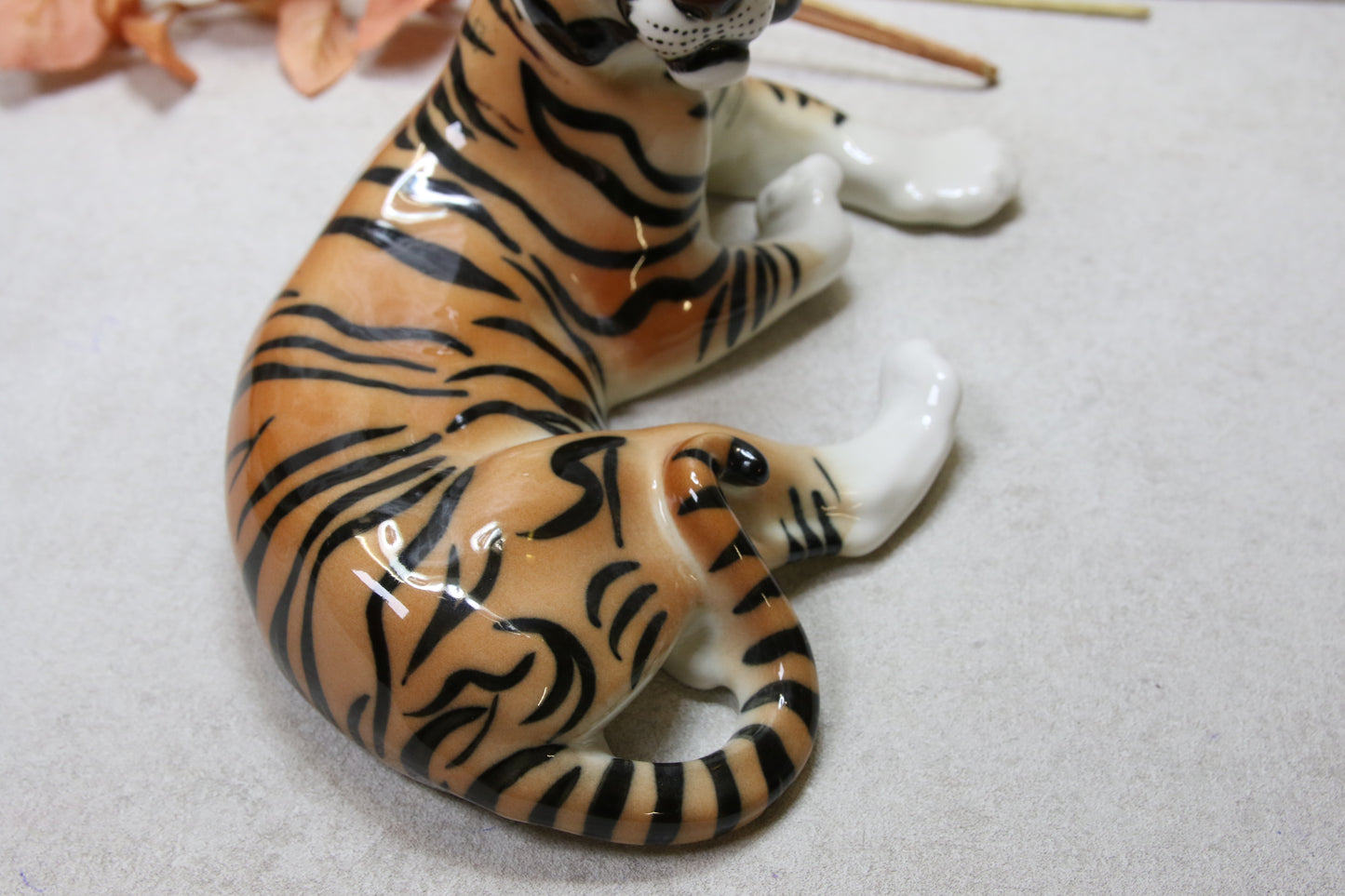 Lomonosov Iso Tiikeri figuuri