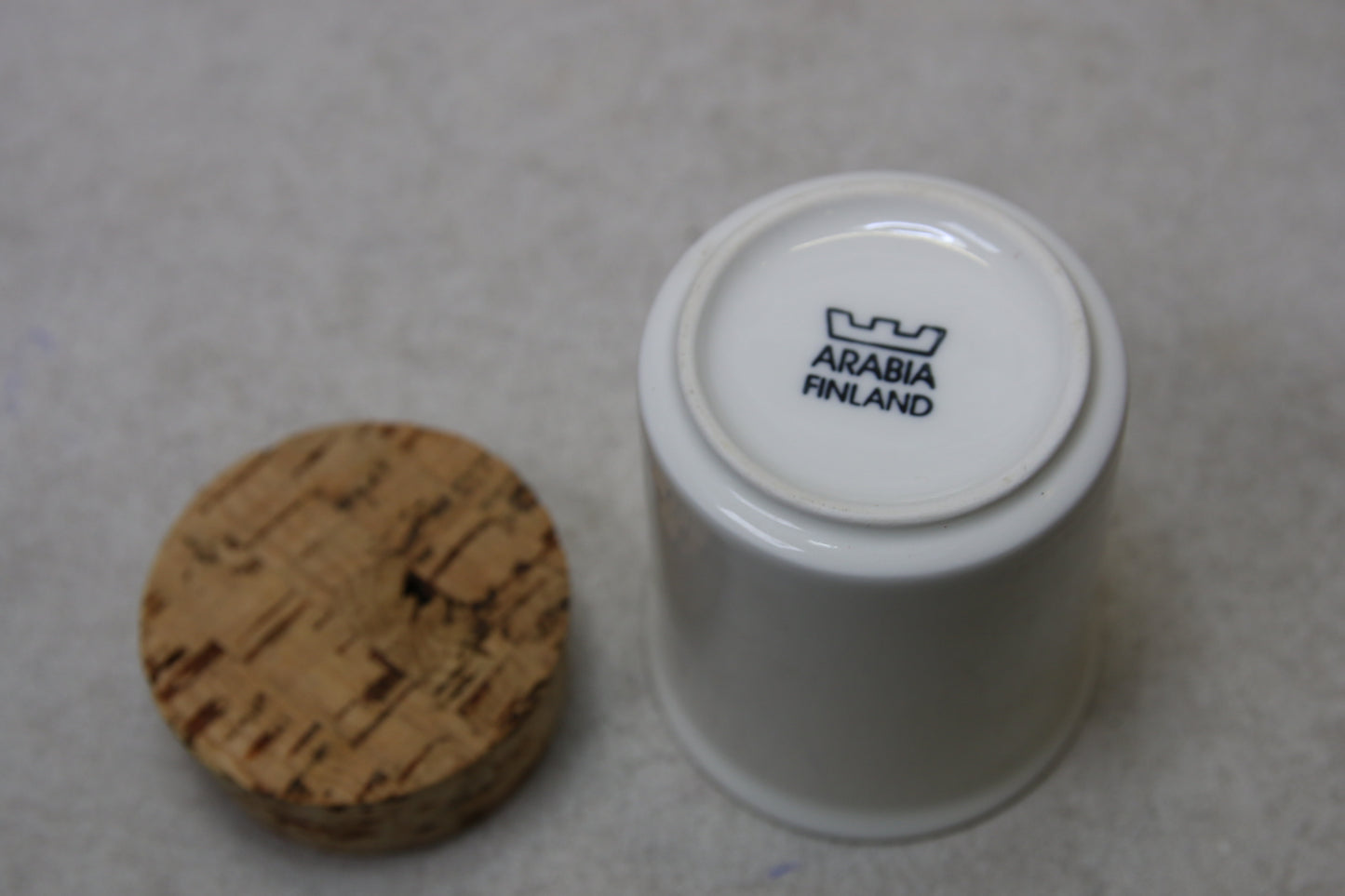 Arabia Sininen keittiö Mustapippuri maustepurkki Raija Uosikkinen