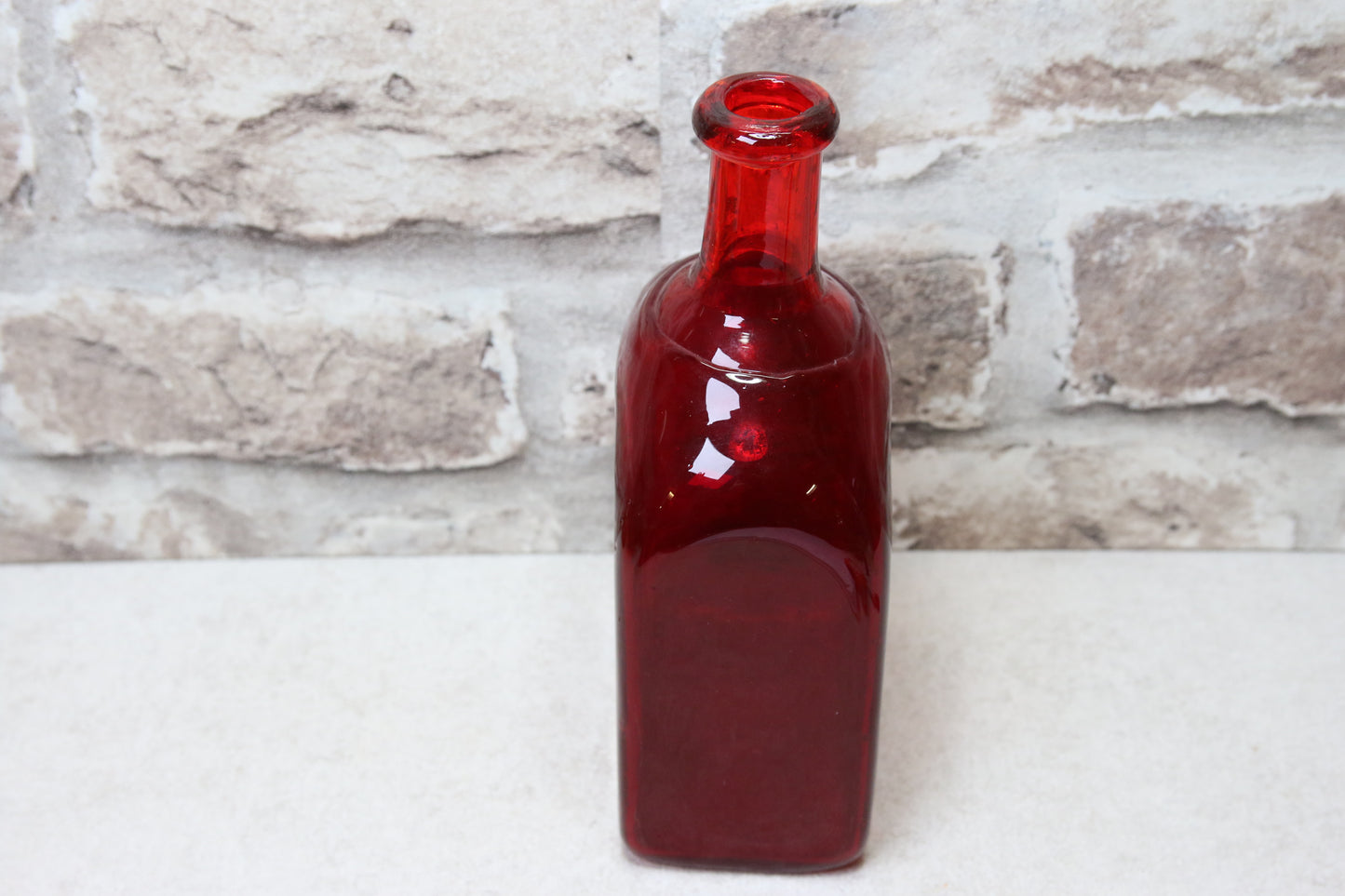 Riihimäen lasi Punainen lasipullo