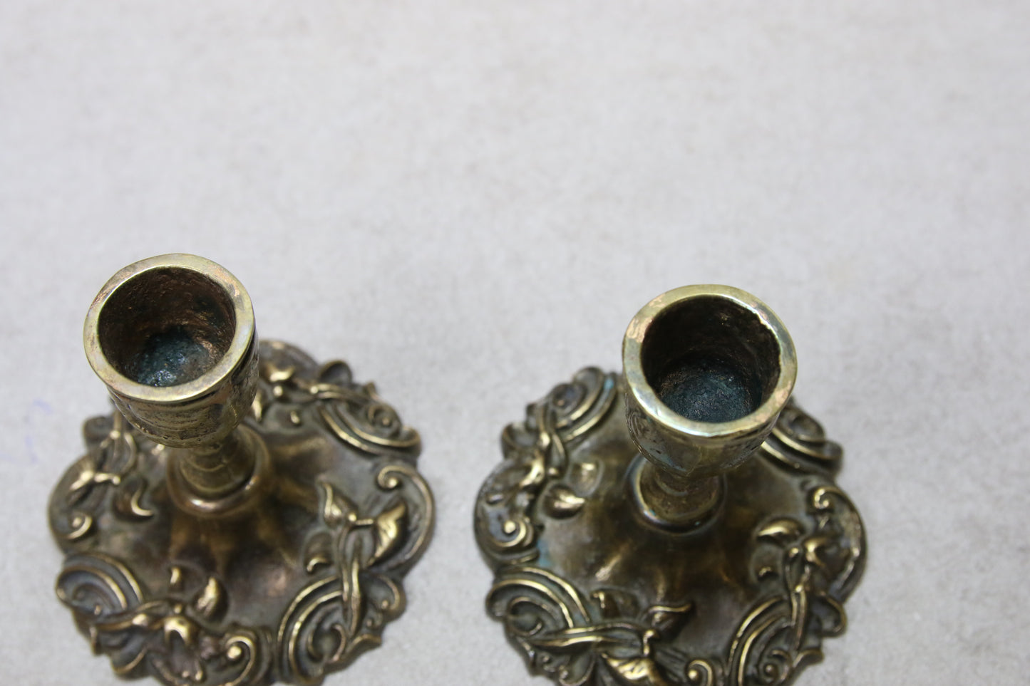 Vanhat Messinkikynttilänjalat