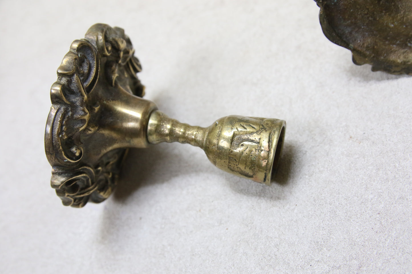 Vanhat Messinkikynttilänjalat